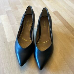 Vionic “Josie” Kitten Heel Pump, Size 8.5 W